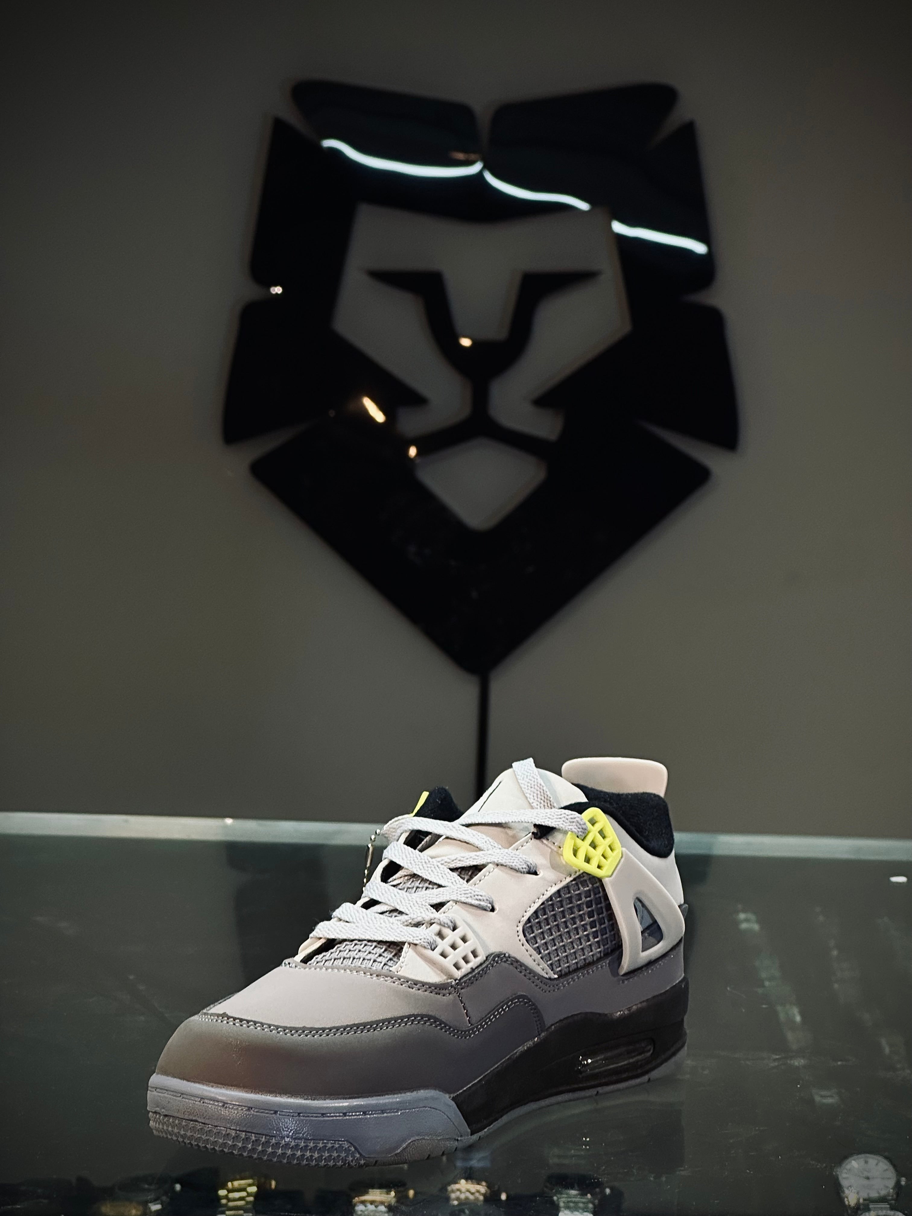 NIKE Airforce 4 (Monster White)