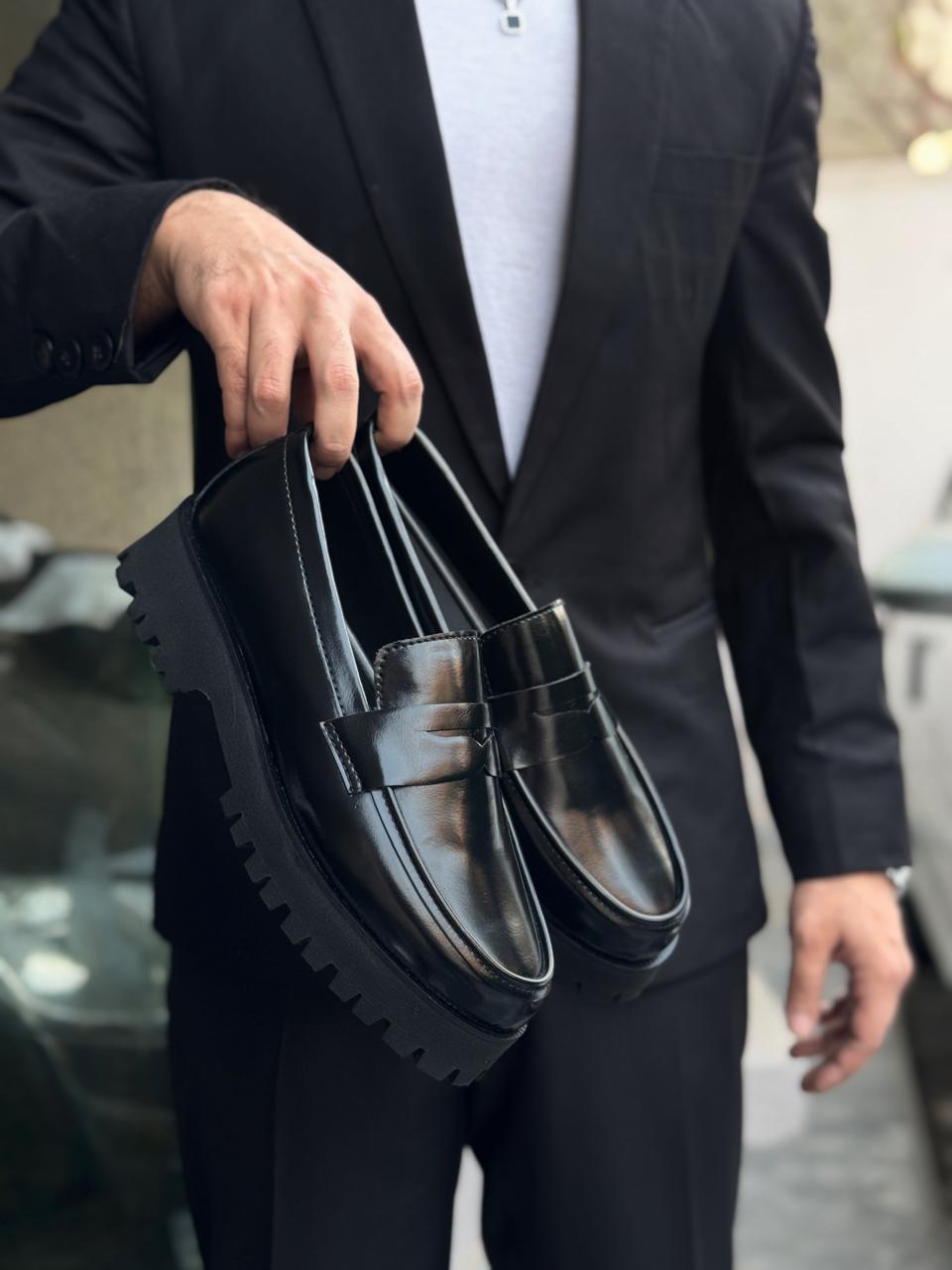 BLACK CHUNKY PENNY LOAFERS – CLASSIC & STYLISH