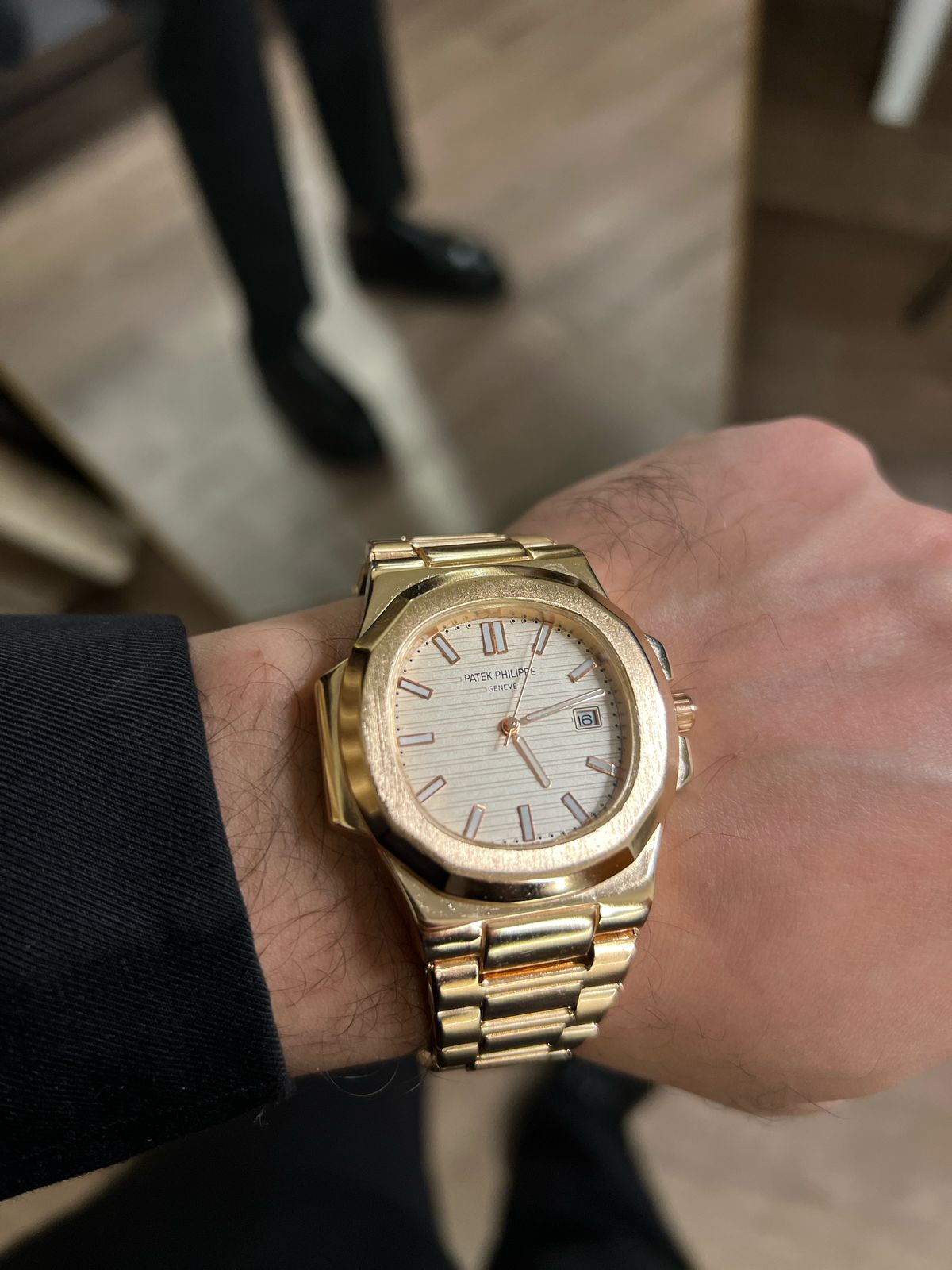 LIMITED EDITION | GOLDEN PATEK PHILIPPE GENEVE | NAUTILUS SERIES SLEEK WRIST WATCH
