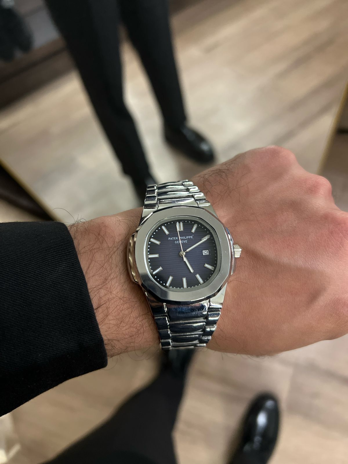 LIMITED EDITION | GOLDEN PATEK PHILIPPE GENEVE | NAUTILUS SERIES SLEEK WRIST WATCH